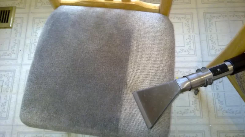 nettoyer tache sur chaise en tissu